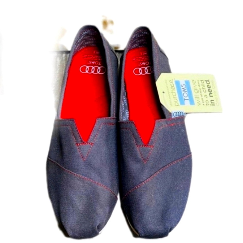 NWT TOMS X Classic Slip On Shoes Unisex - Women Size 9.5 Men Size 7.5